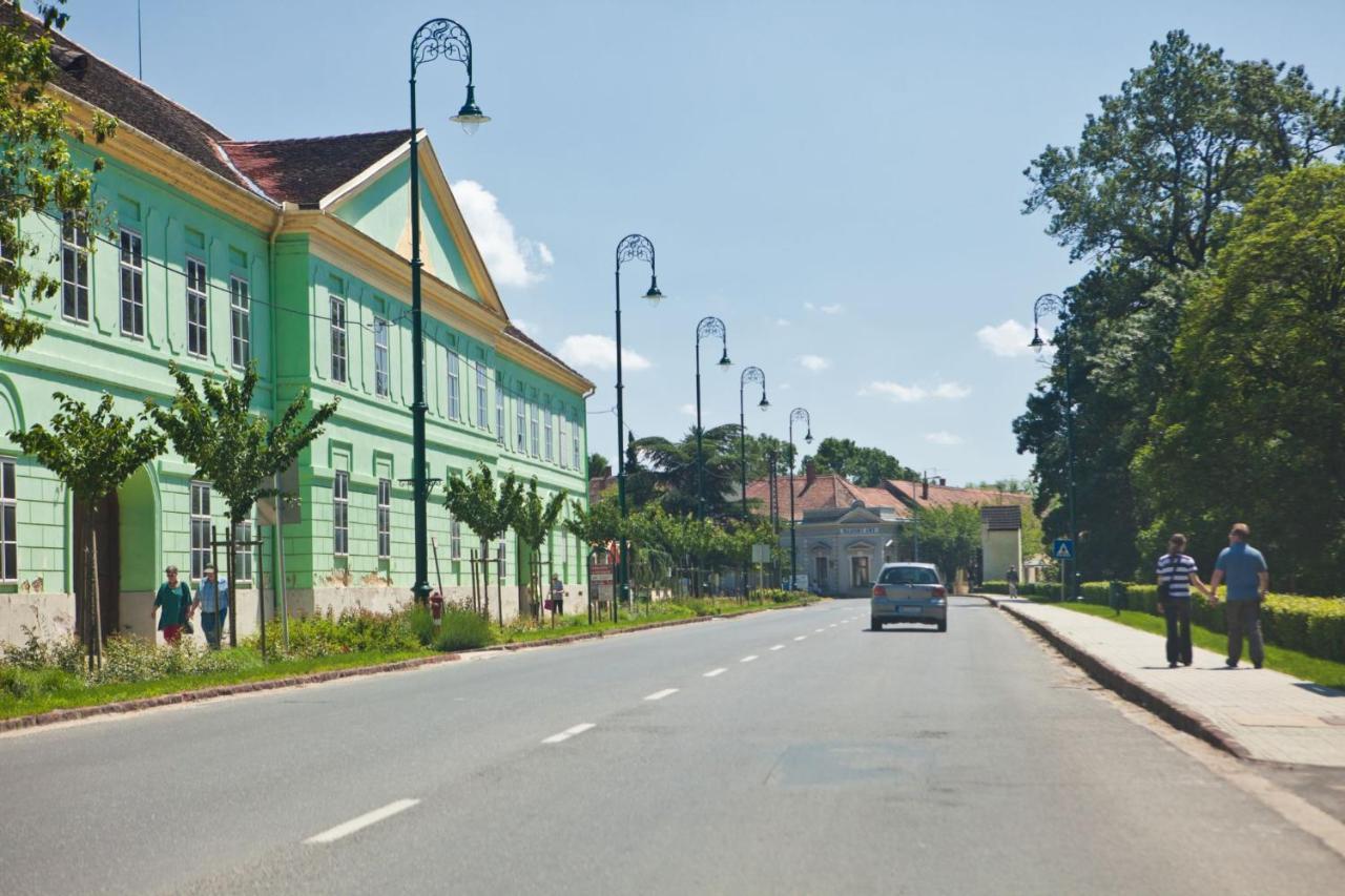 Korona Szallo Sárvár Exteriér fotografie