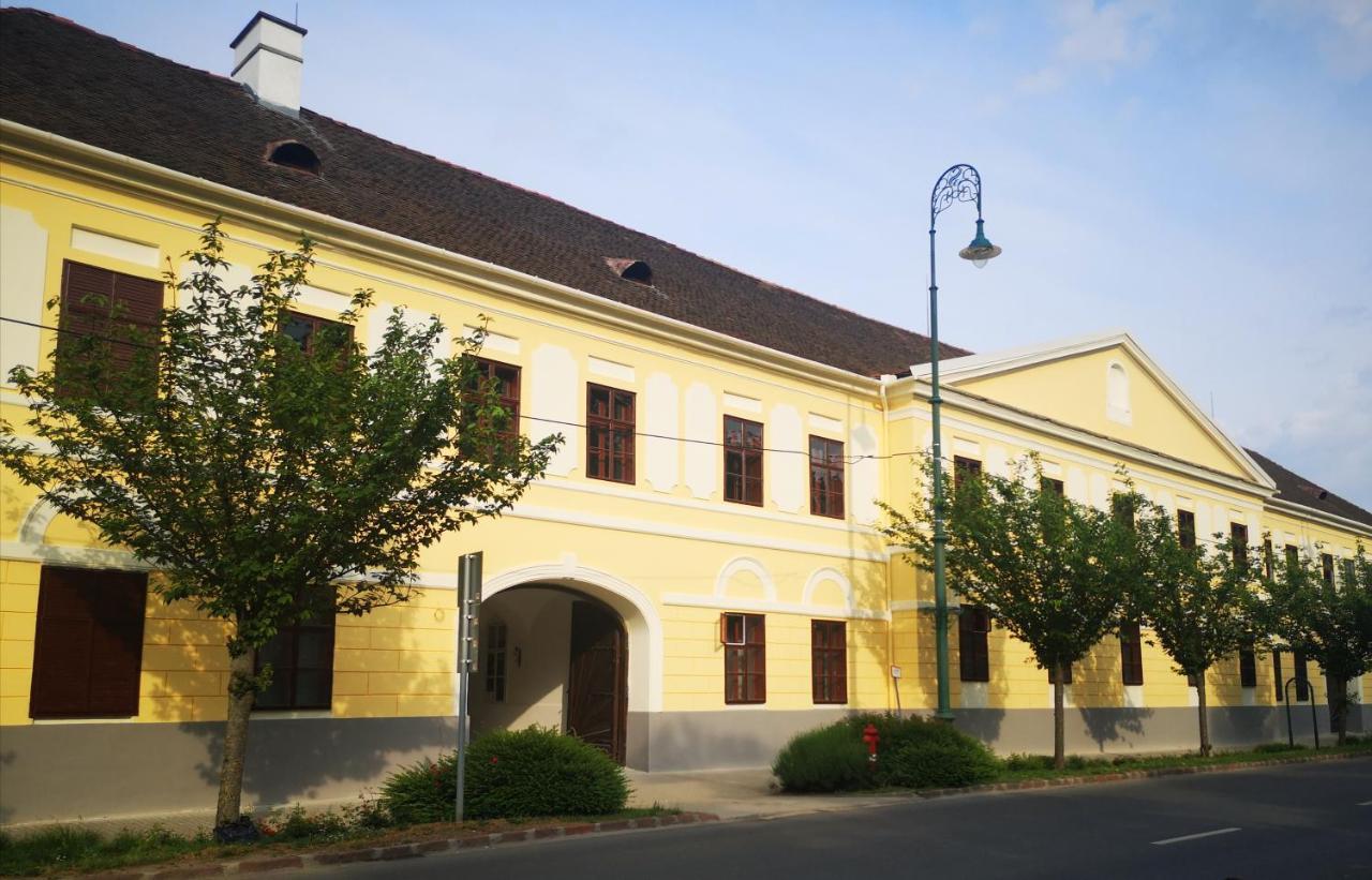 Korona Szallo Sárvár Exteriér fotografie