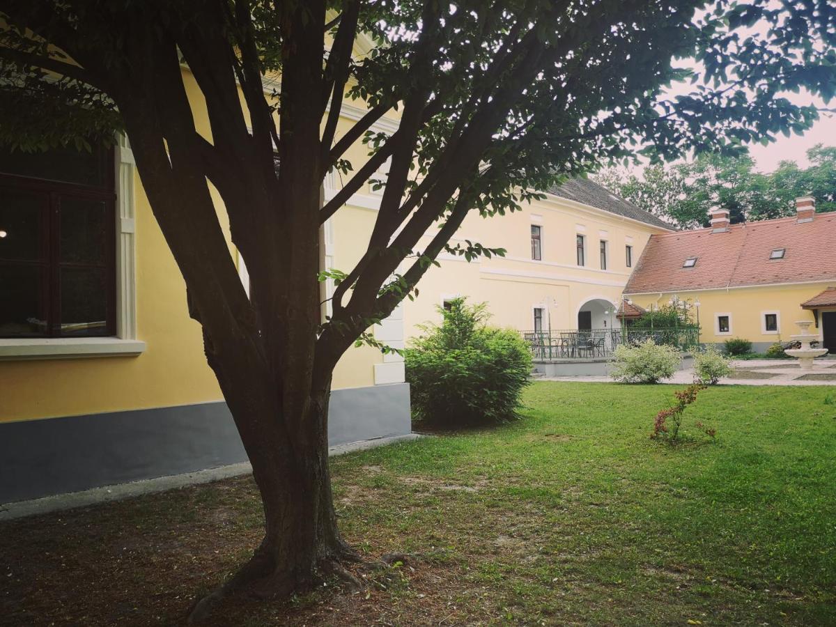 Korona Szallo Sárvár Exteriér fotografie